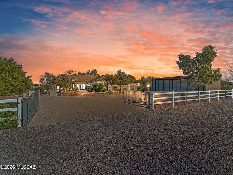 2354 N Casa Grande Ave photo 3