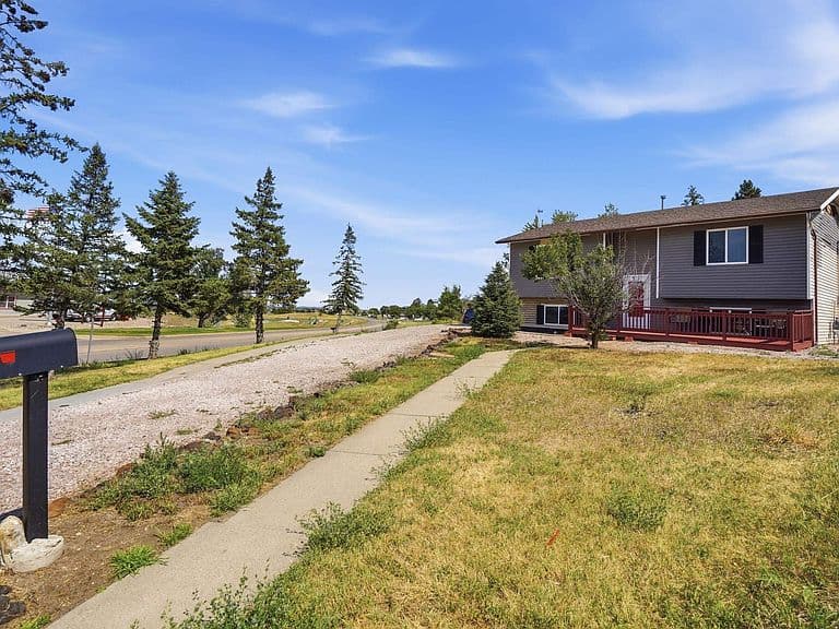 627 Fairmont Pl photo 1