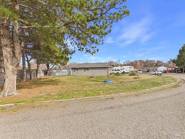 1618 Gingko St photo 3