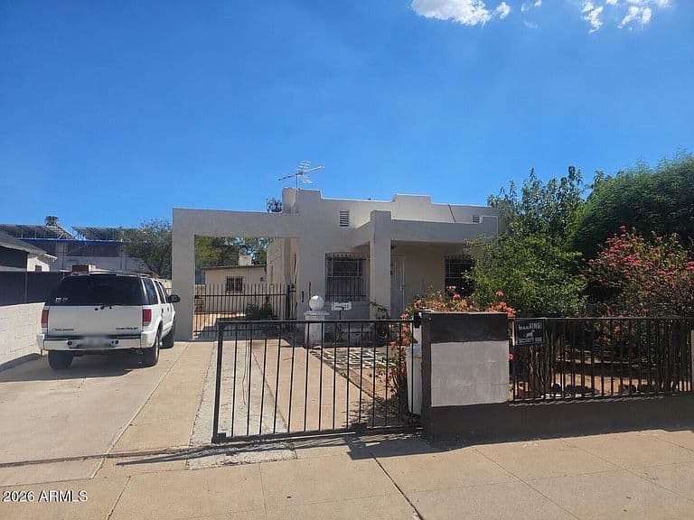 1433 E BRILL Street photo 2