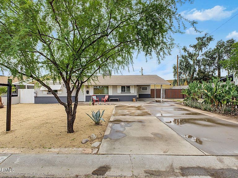 1927 E MONTEREY Way photo 1