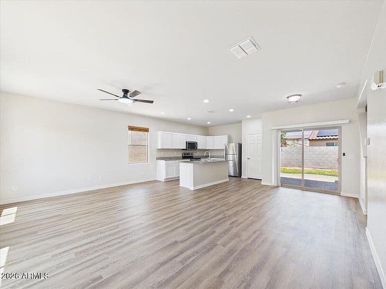 810 W RAYMOND Street photo 4