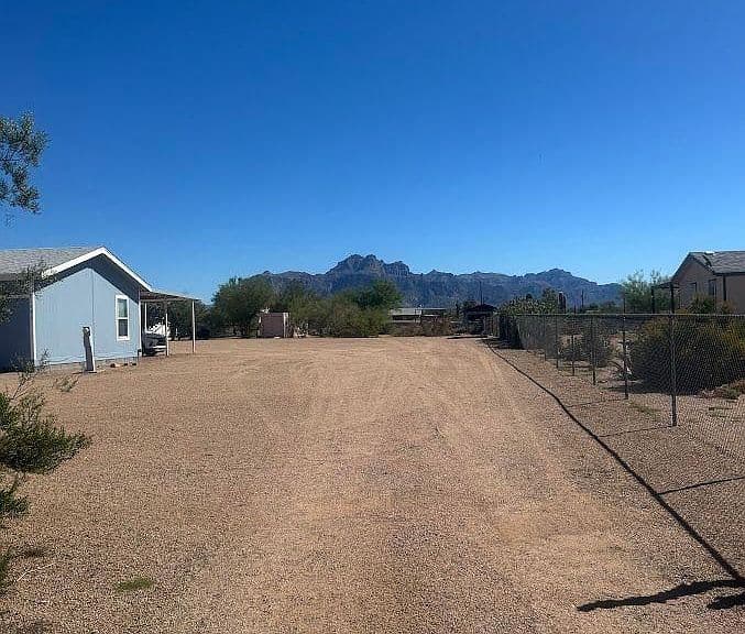 1495 N Valley Dr photo 2