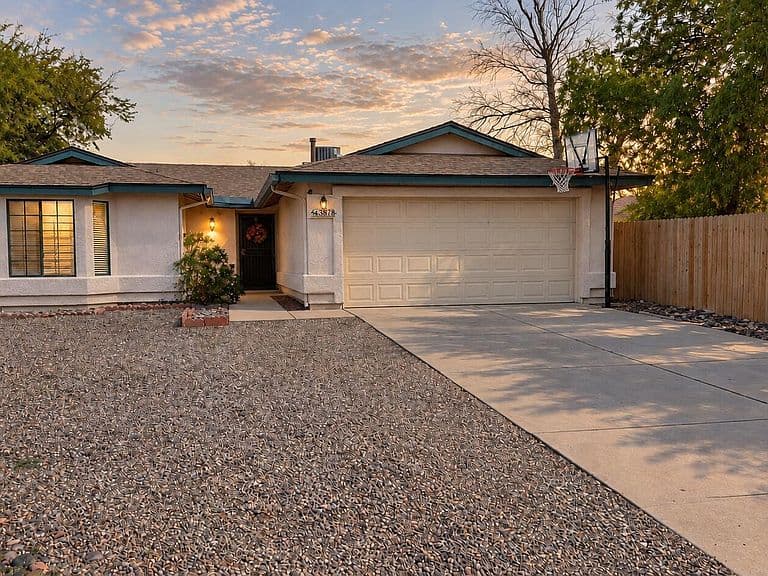 5818 S Mahan Dr photo 1