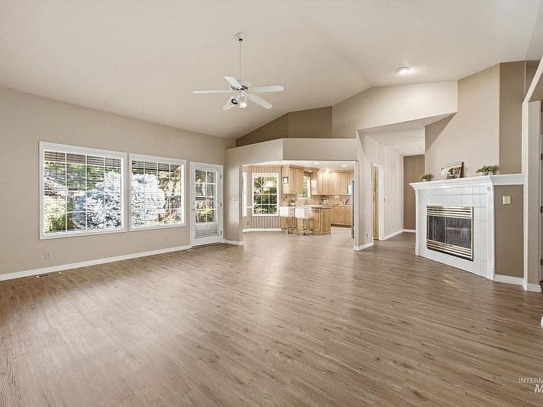 1624 E Seaport Ct photo 2