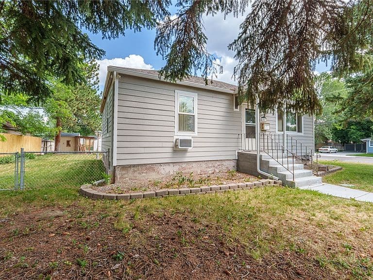 1003 Avenue B photo 1