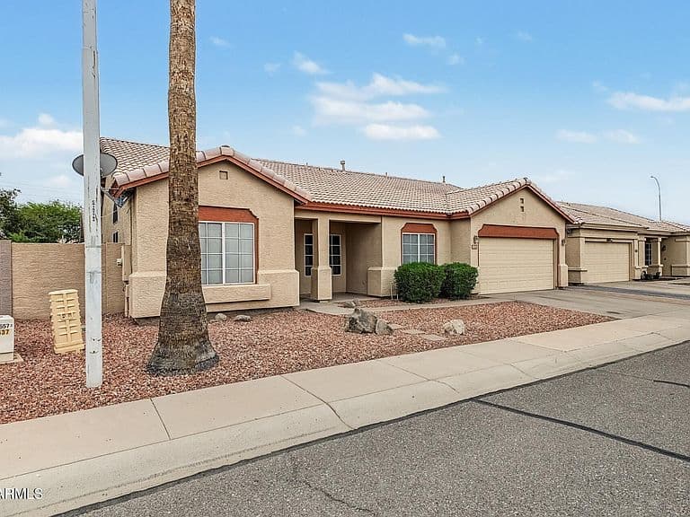 1723 E CONSTITUTION Drive photo 5