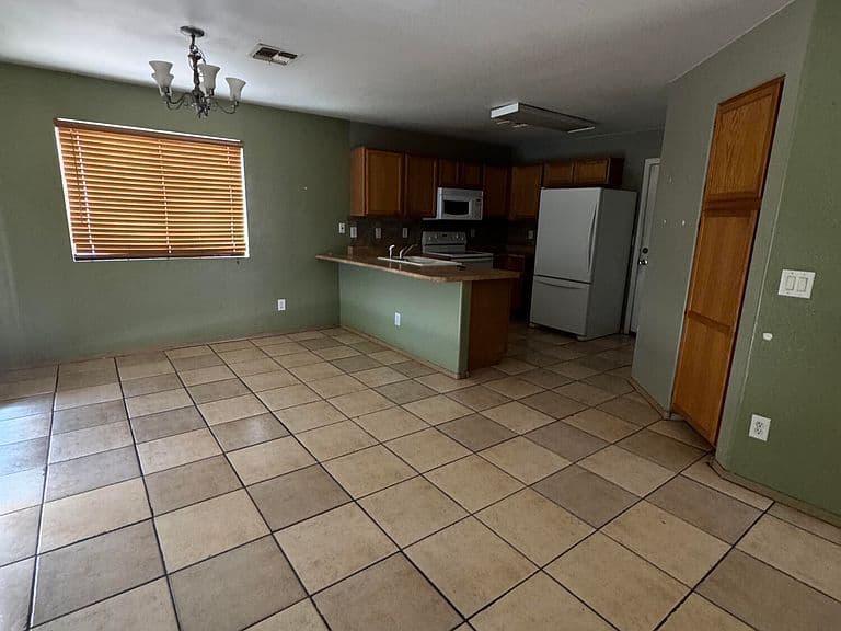 23747 N DESERT Drive photo 2