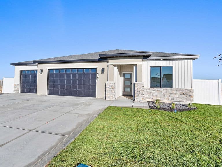 576 Sunspot Dr photo 1