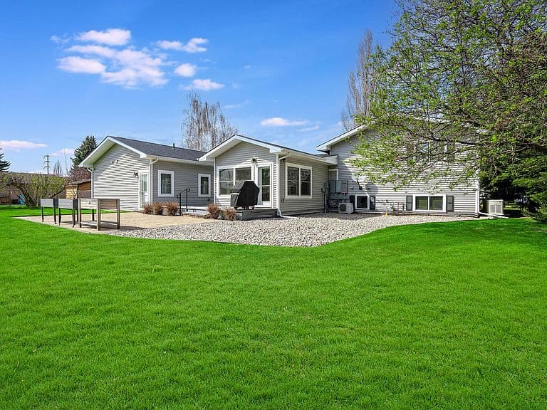 58 Sussex Dr photo 1