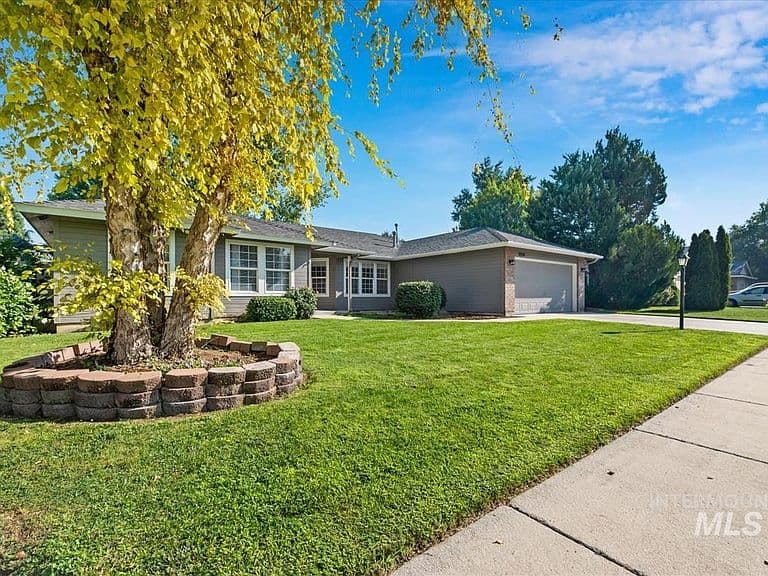2214 E Katelyn Dr photo 2