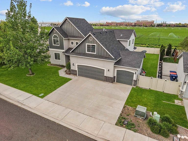 855 Canyon Crest Dr photo 1