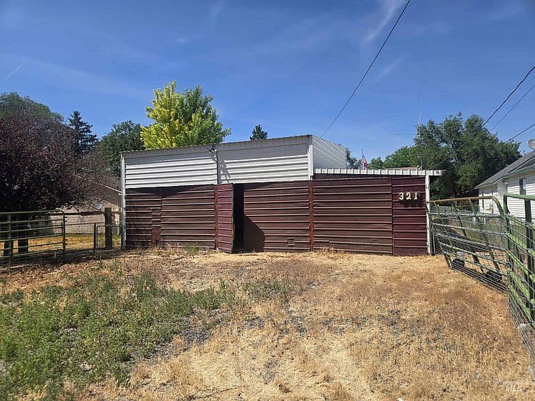 321 W Ave E photo 2