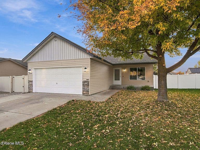 2710 E Thrush Dr photo 1