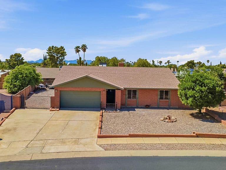 1618 S Pebble Beach Ave photo 2