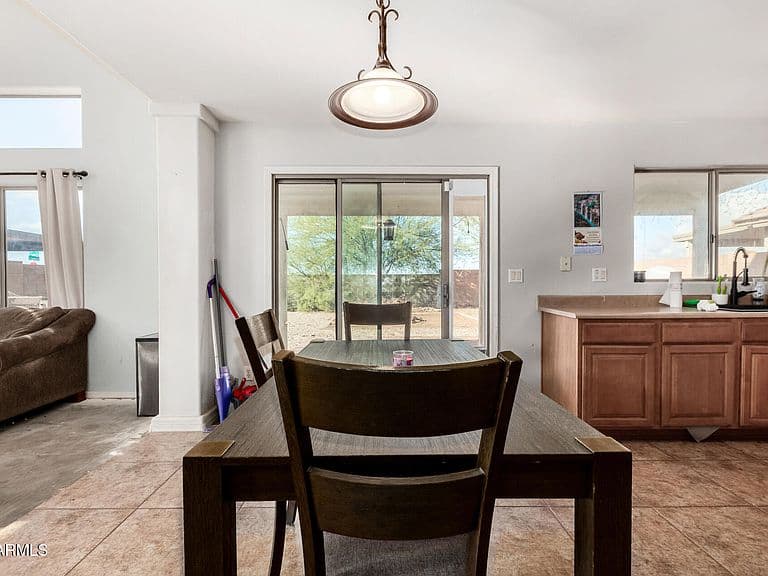 6572 S 258th Dr photo 4