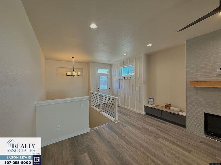 2764 Berkshire Way photo 3