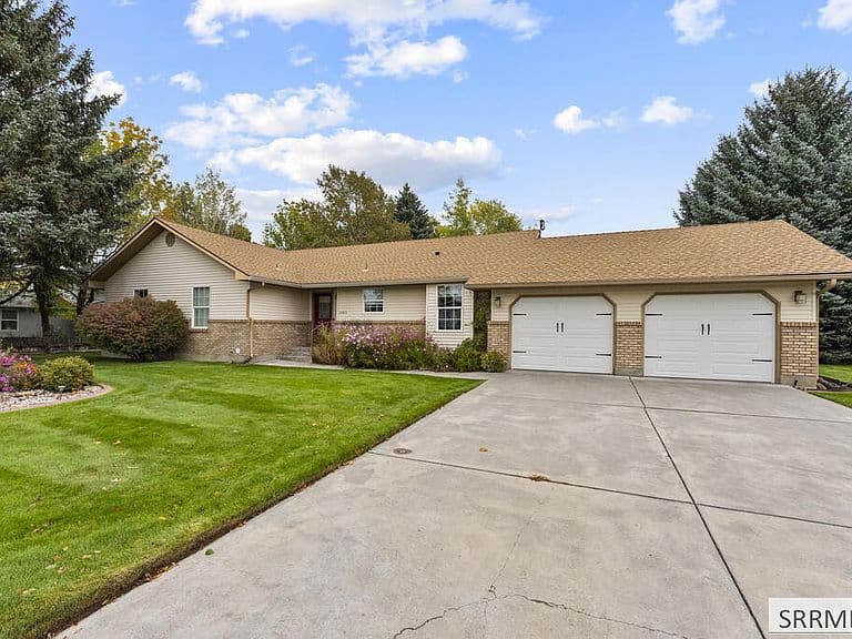 1565 Newman Dr photo 1