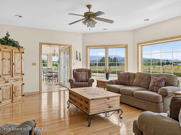 1287 Duffin Cir photo 5