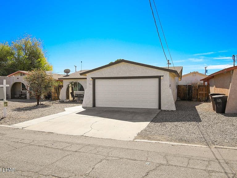 325 N Misty Ln photo 2