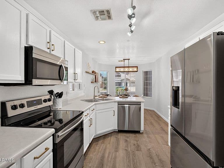 2553 E JASPER Drive photo 3