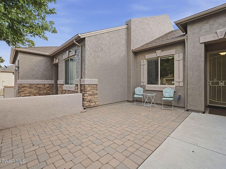 6217 E Thorne Ln photo 4
