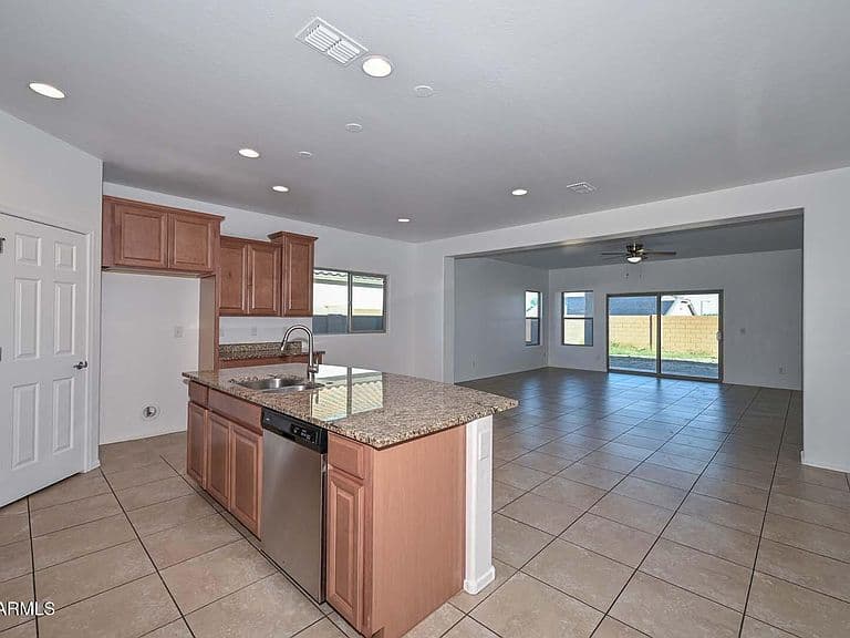 25994 W Oraibi Drive photo 4