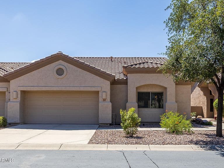1557 E MANOR Drive photo 1