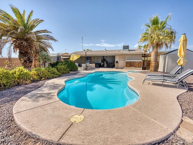 2434 Cliffwood Dr photo 3