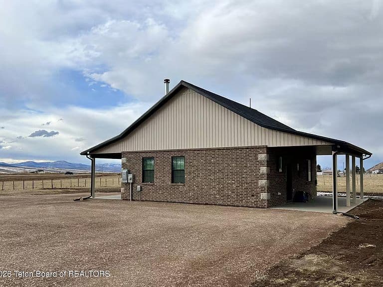 77034 Highway 89 photo 2