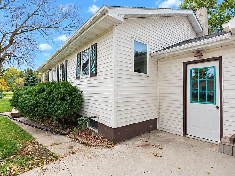 320 Wilmot Ave photo 3