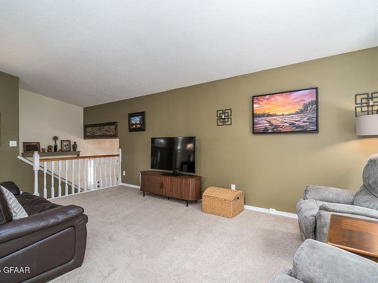 1621 Baron Blvd photo 4