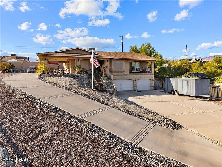 2063 Rainbow Ave N photo 2