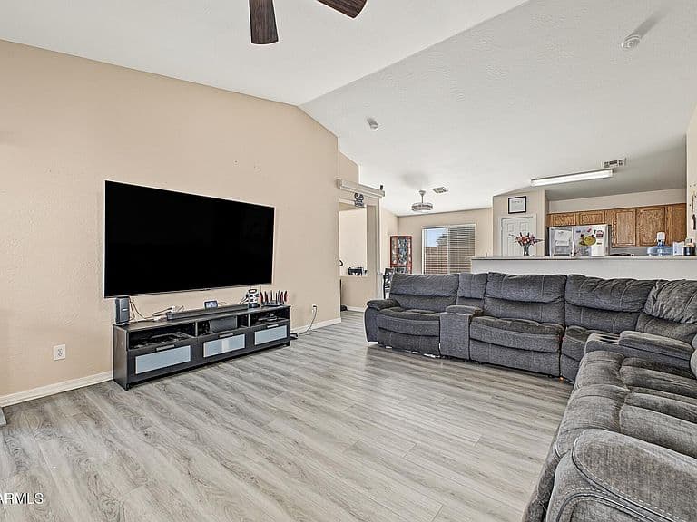 24319 N OASIS Boulevard photo 4