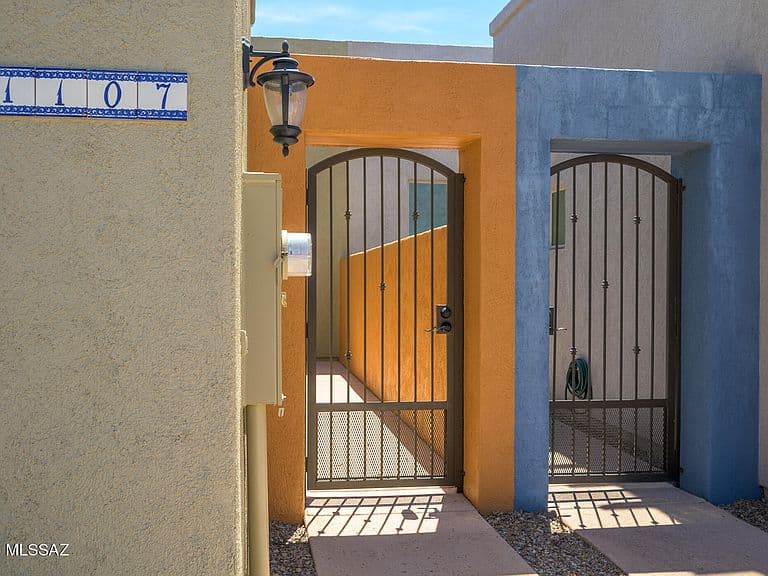 1107 Lombard Way photo 3