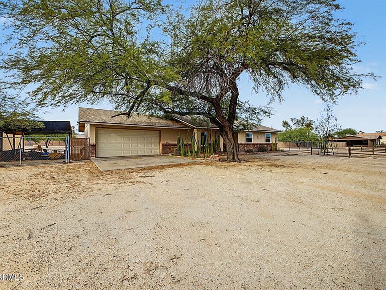22614 W HAMMOND Drive photo 4