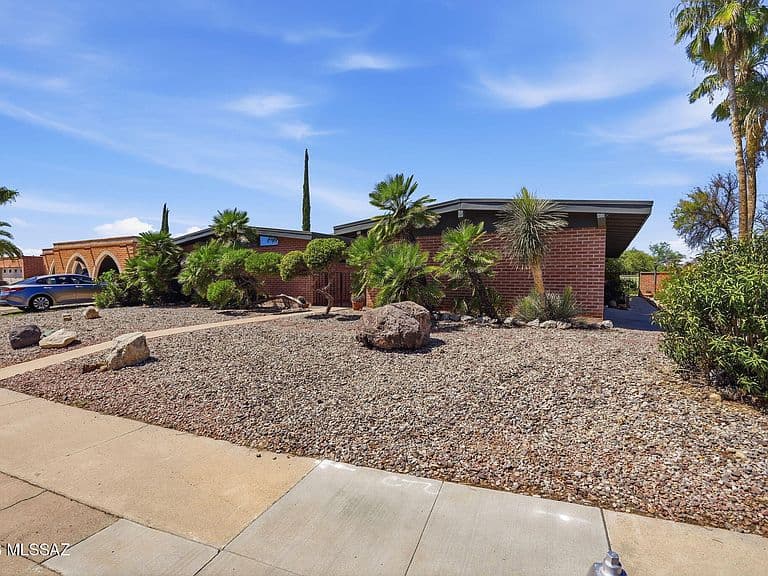 2420 S Camino Seco photo 5