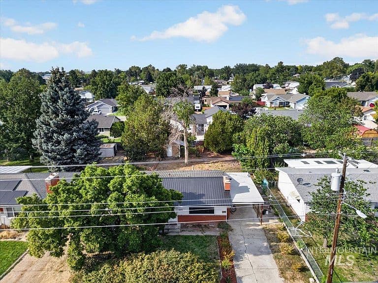626 W Pine Ave photo 4