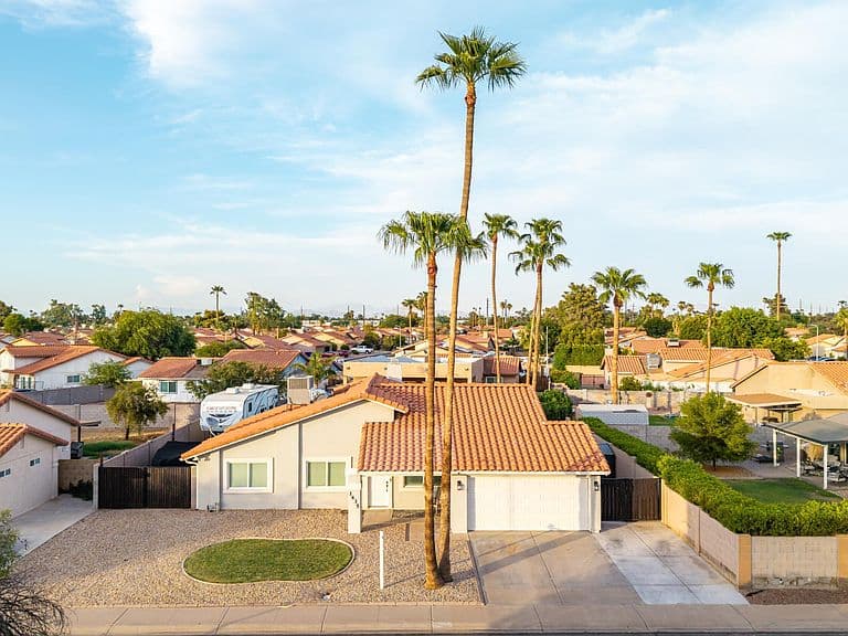 1435 N TAMARISK Drive photo 1