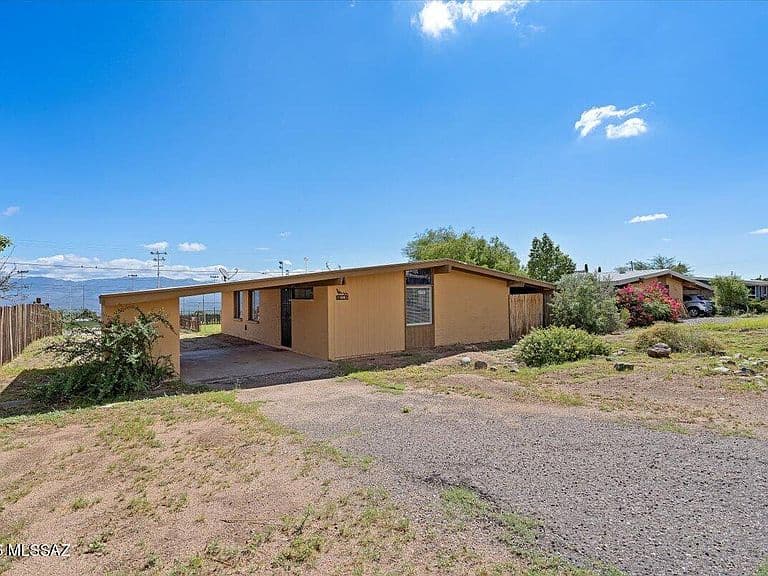 112 N Park Pl photo 3