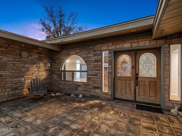 1024 E SADDLE MOUNTAIN Road photo 3