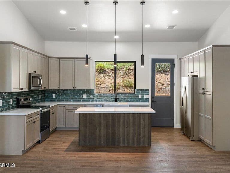 9977 E ARROWHEAD Drive photo 5