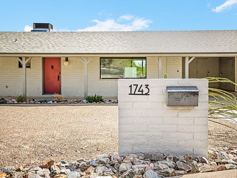 1743 E CINNABAR Avenue photo 1