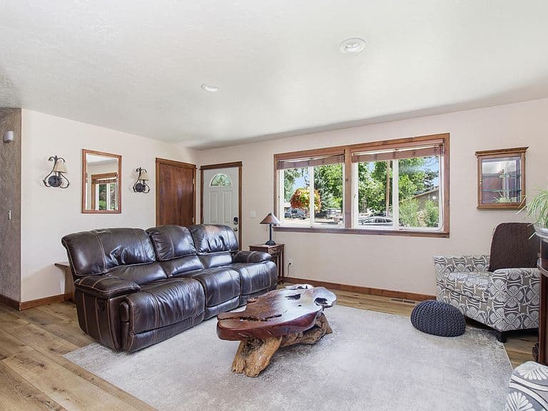 341 Aspen Dr photo 4
