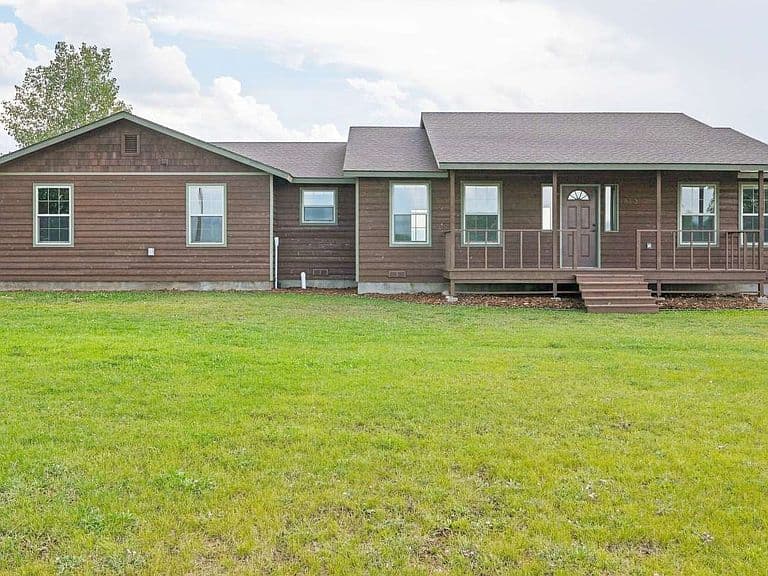 813 Bass Ln photo 2