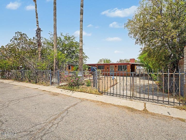 1731 E Holladay St photo 3