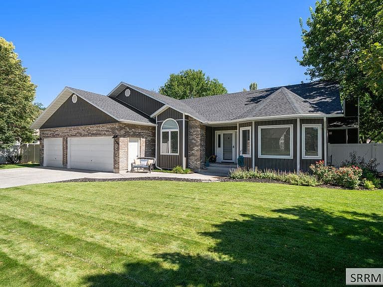 2649 Waterford Ln photo 1
