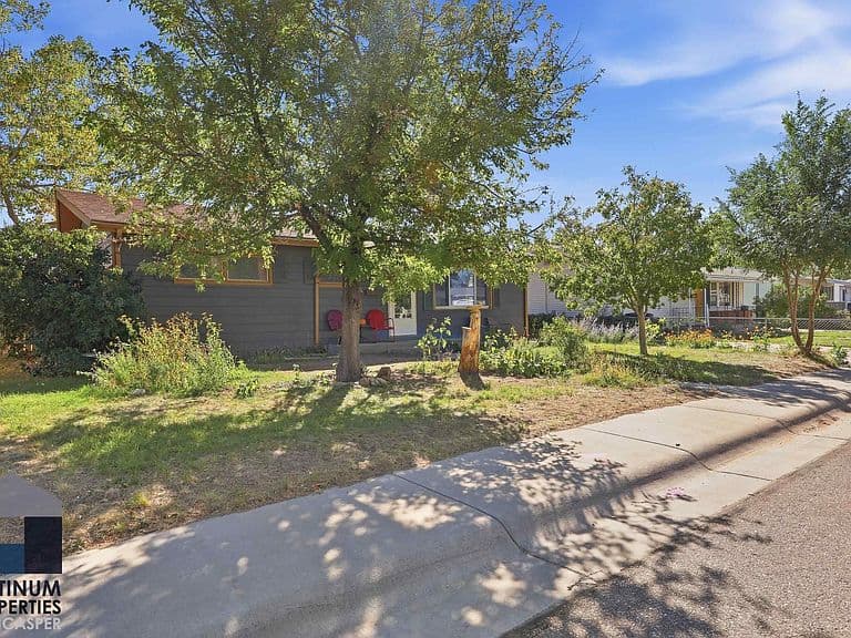 1725 Laramie Ave photo 2