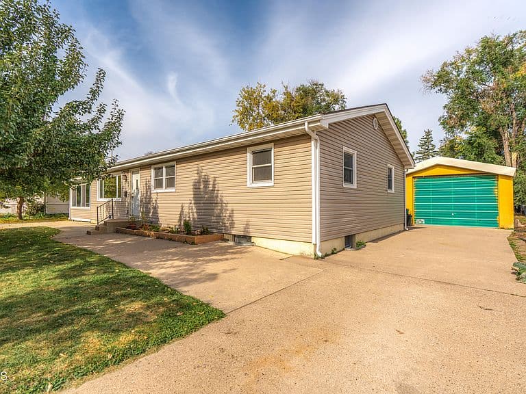 1016 W Sweet Ave photo 2