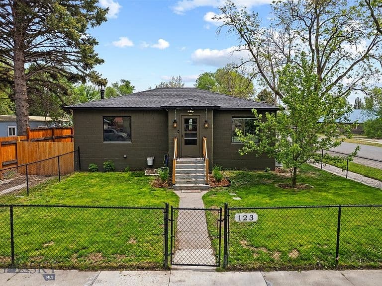 123 3rd Ave E photo 2